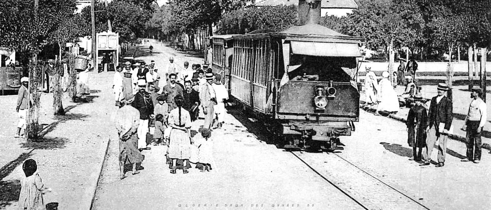 1053- L'Arba - l'arrivee du train2.jpg